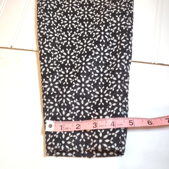 SOHO women's black & white ankle pants size (8) - Picture 10 of 14